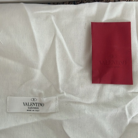 Valentino Garavani Sneakers 11. With spare studs and shoelaces - Picture 4 of 7